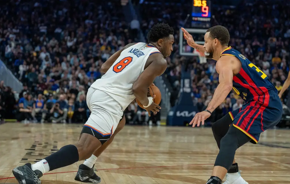 乐鱼纽约尼克斯训练开放日,今晚篮板制胜引欢呼,社区盾在即,轮换策略成焦点的简单介绍