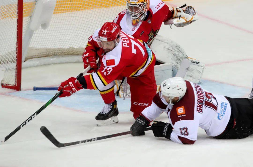 乐鱼app包含转折点AC米兰临场应变上海海港调整名单备战国王杯，媒体一致点评：加时末段门兴格拉德巴赫备战亚冠的词条